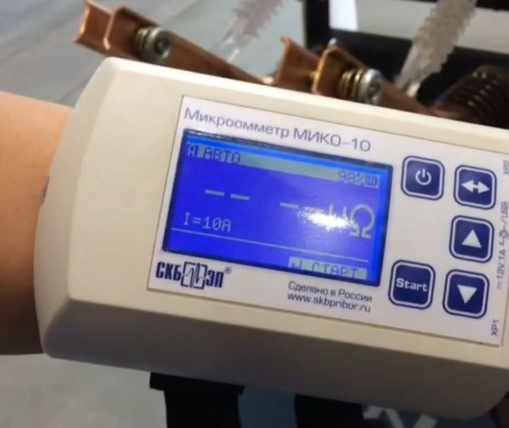Демонстрация работы микроомметра МИКО-10