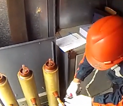 Работа с микроомметром МИКО-1 на масляном выключателе ВК-10  